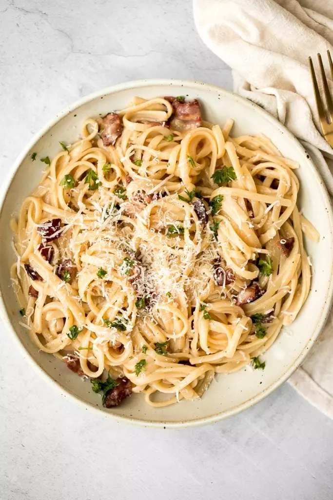 Creamy spaghetti carbonara (Spaghetti a la Carbonara) is a simple classic Italian pasta with pancetta that's quick and easy to make in minutes.