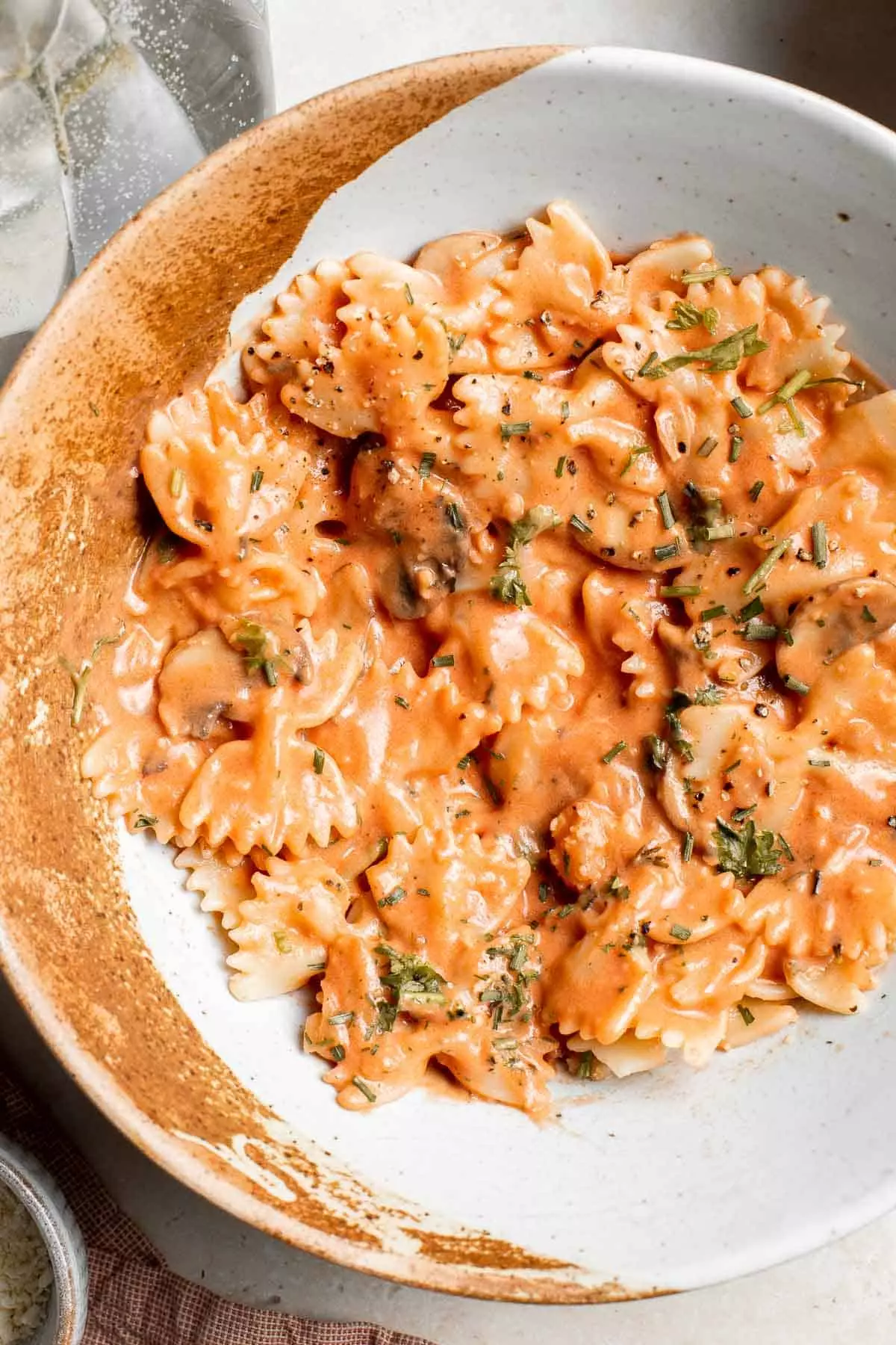 Farfalle pasta with mushroom rose sauce is creamy yet light, delicious and flavorful, and quick and easy to make in 20 minutes. Best comfort food dinner!