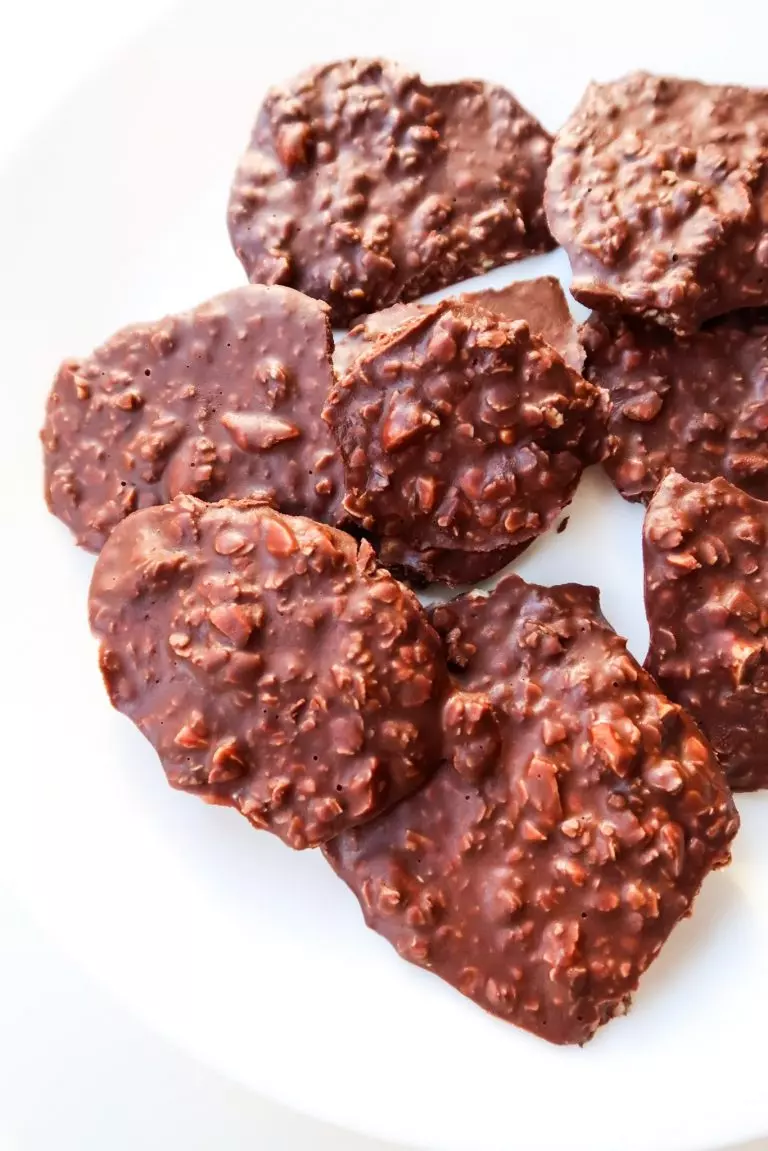 Easy No-Bake Peanut Butter Chocolate Cookies - Healthy Dessert Ideas